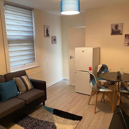 Excellent And Amazing Apartment With Private Parking Gillingham  Exteriör bild