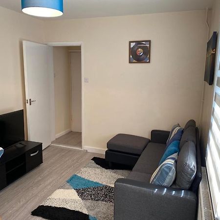 Excellent And Amazing Apartment With Private Parking Gillingham  Exteriör bild