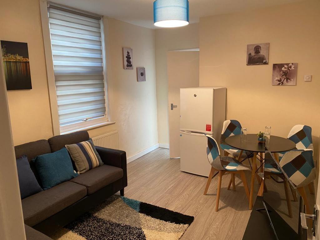 Excellent And Amazing Apartment With Private Parking Gillingham  Exteriör bild