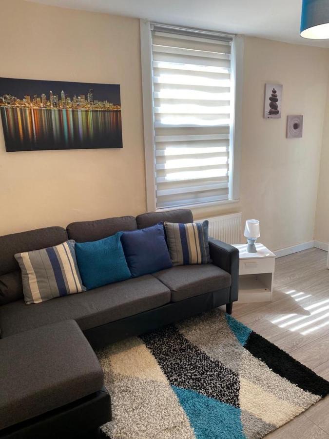Excellent And Amazing Apartment With Private Parking Gillingham  Exteriör bild