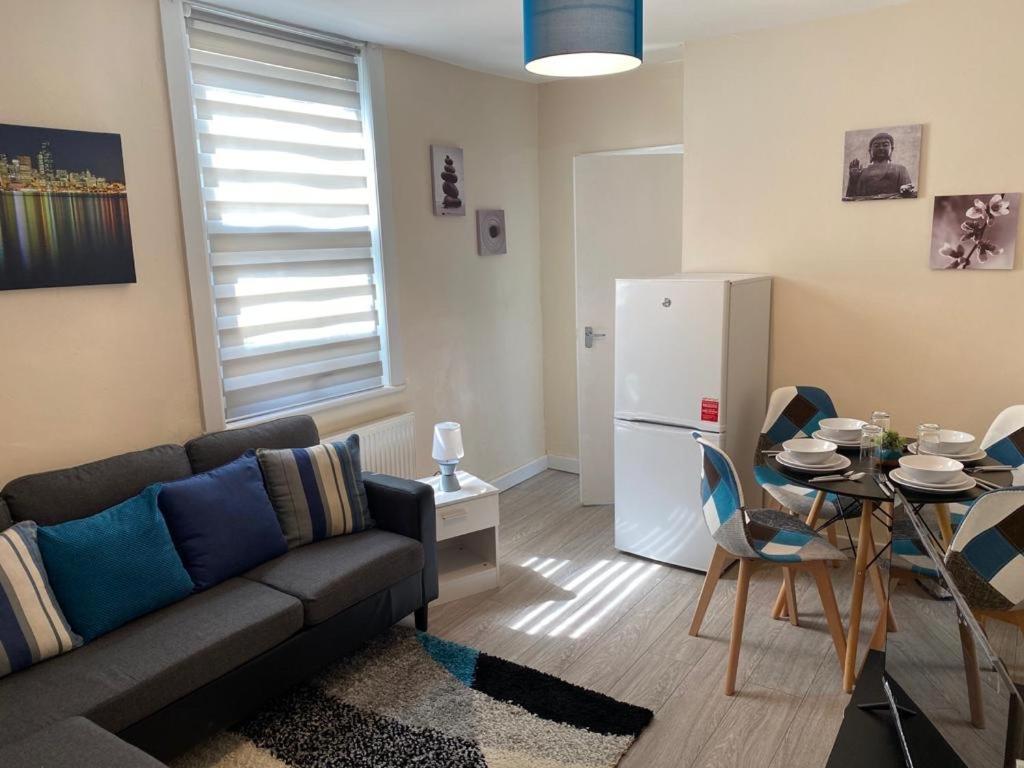 Excellent And Amazing Apartment With Private Parking Gillingham  Exteriör bild