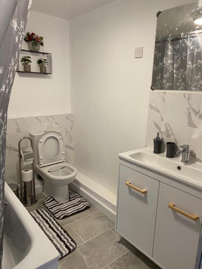 Excellent And Amazing Apartment With Private Parking Gillingham  Exteriör bild